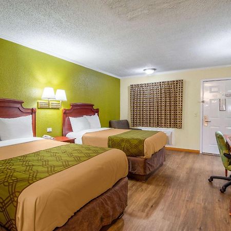 Rodeway Inn & Suites Fort Jackson Колумбия Экстерьер фото