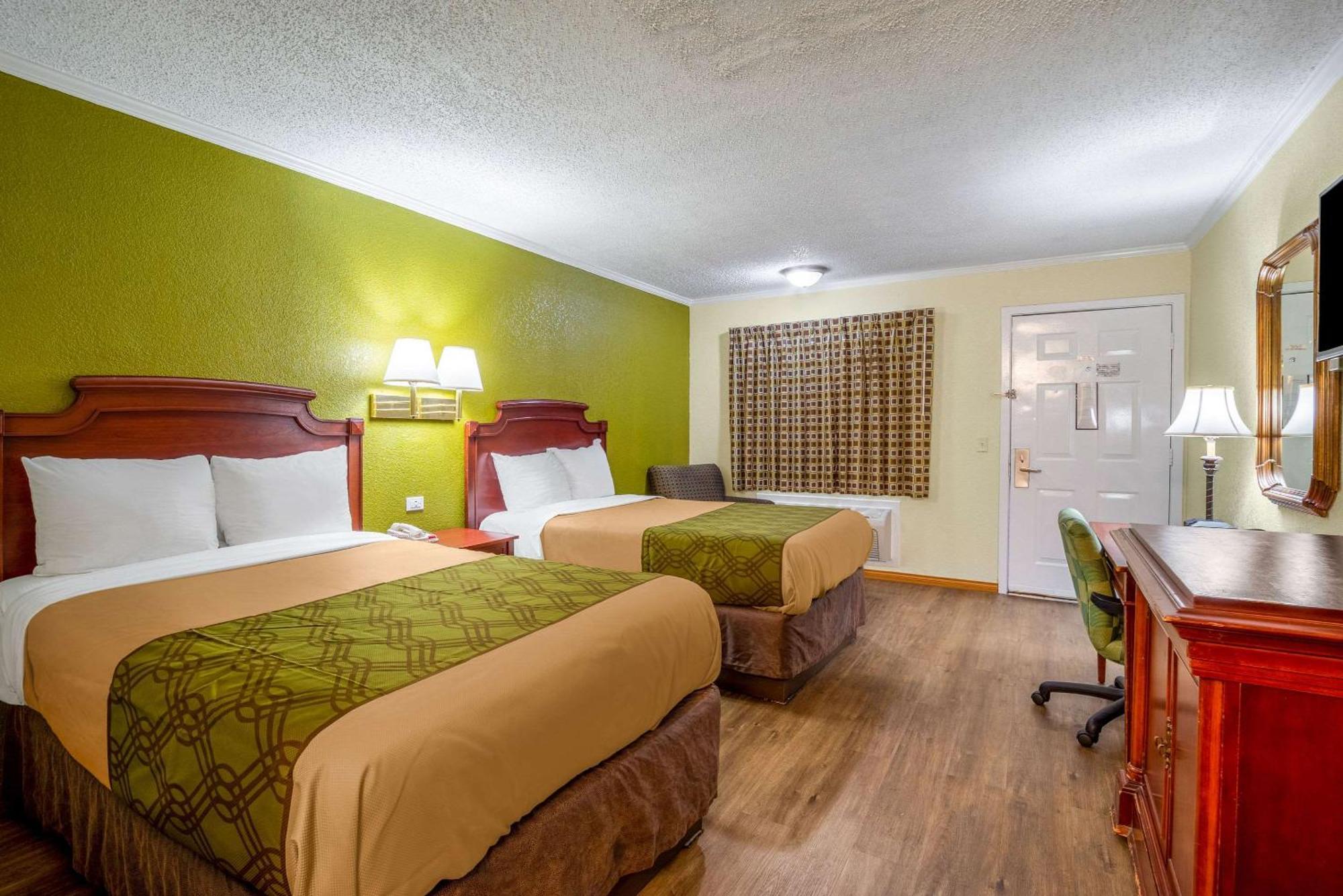 Rodeway Inn & Suites Fort Jackson Колумбия Экстерьер фото