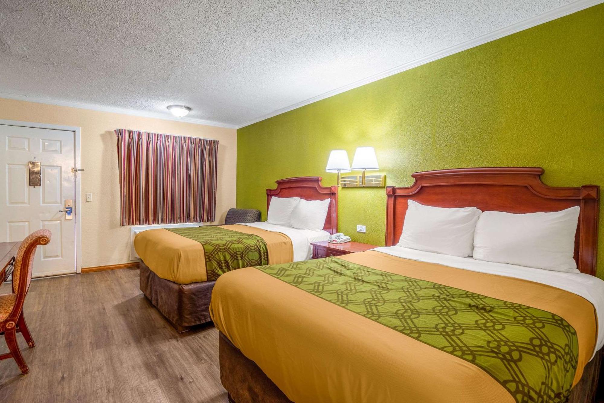 Rodeway Inn & Suites Fort Jackson Колумбия Экстерьер фото