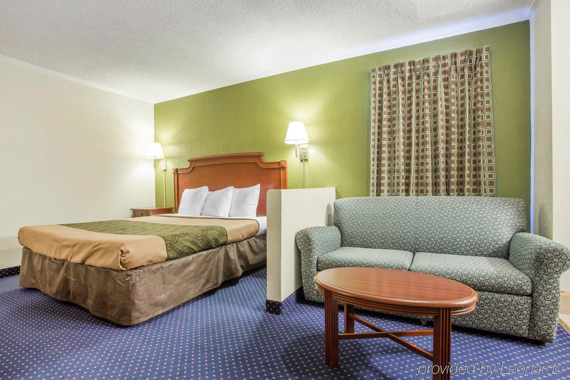 Rodeway Inn & Suites Fort Jackson Колумбия Экстерьер фото