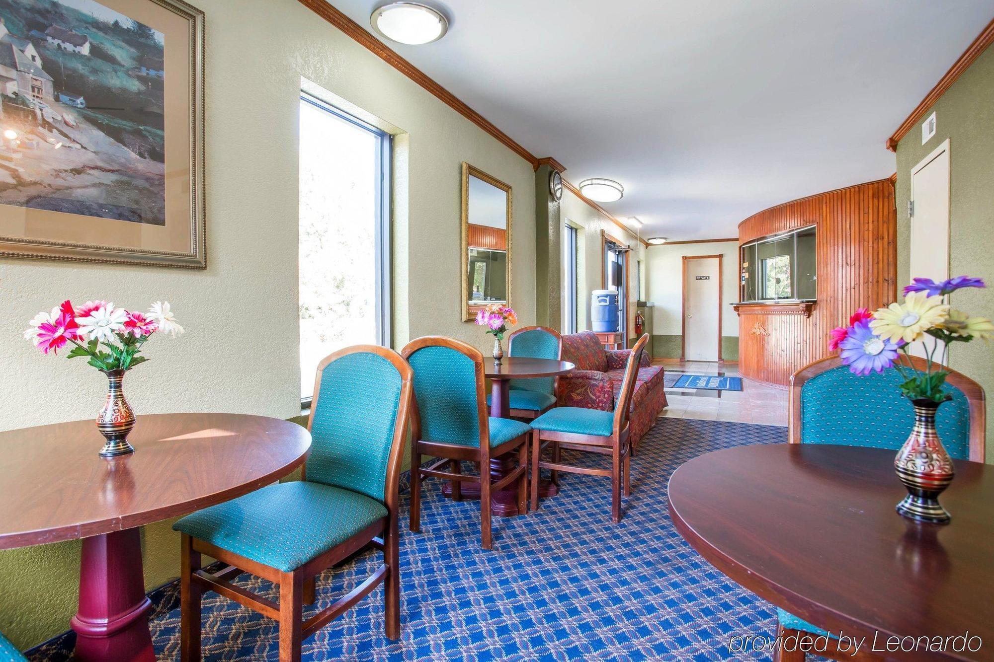 Rodeway Inn & Suites Fort Jackson Колумбия Экстерьер фото