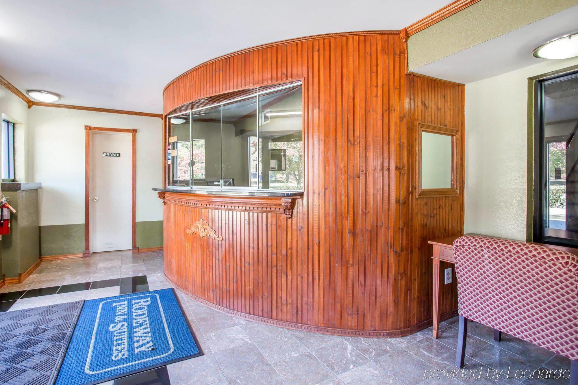 Rodeway Inn & Suites Fort Jackson Колумбия Экстерьер фото